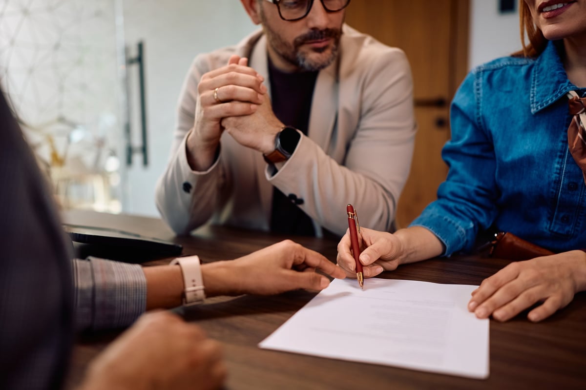 Professional loan signing agent guiding clients through document signing